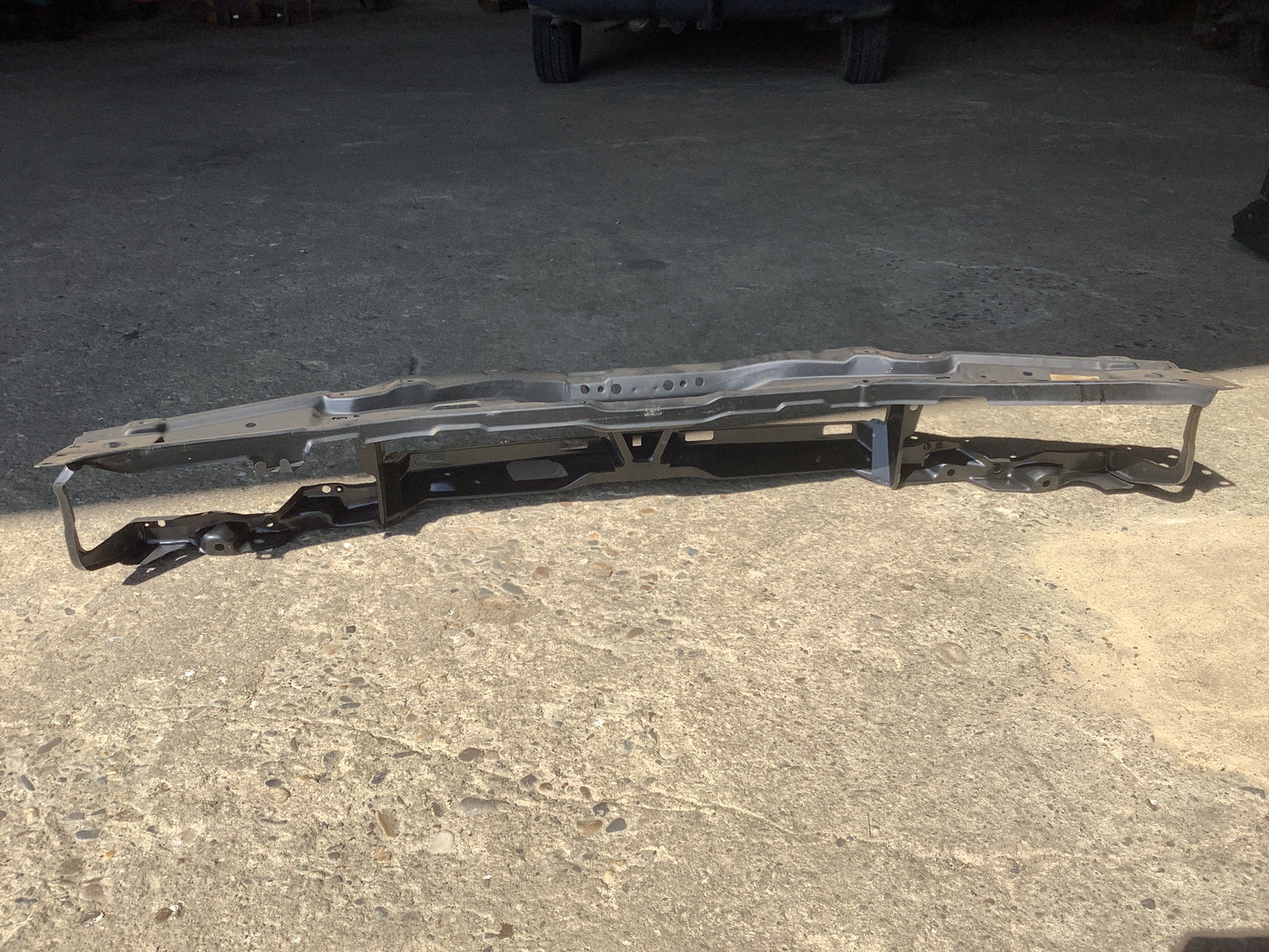 VW Passat 35i Schlossträger Original VW NEU