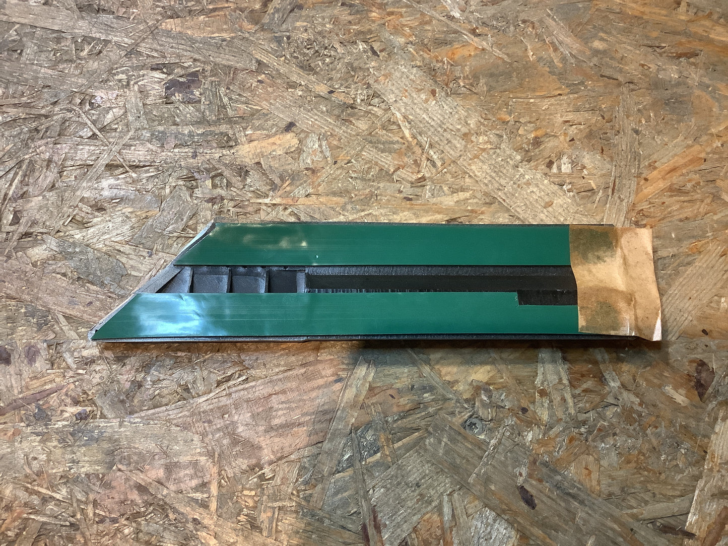 Mitsubishi Galant, Sapporo Kotflügelzierleiste V.L Original Mitsubishi NEU