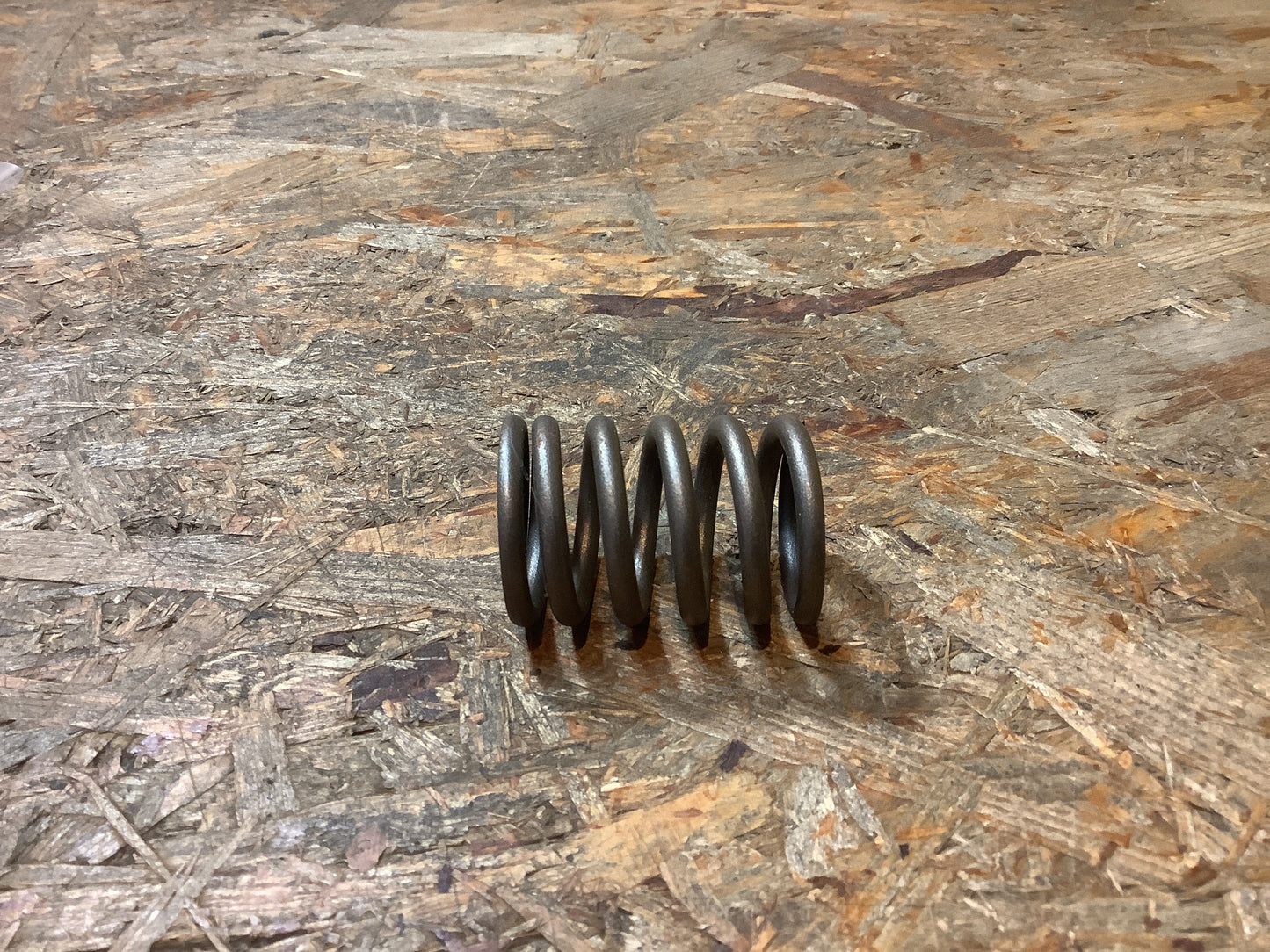 Mitsubishi Delica Star Kombi/Transporter; Mitsubishi Delica LKW; Mitsubishi Galant; Mitsubishi L200/L300 Feder, Einlass-und Auslassventil Original Mitsubishi NEU