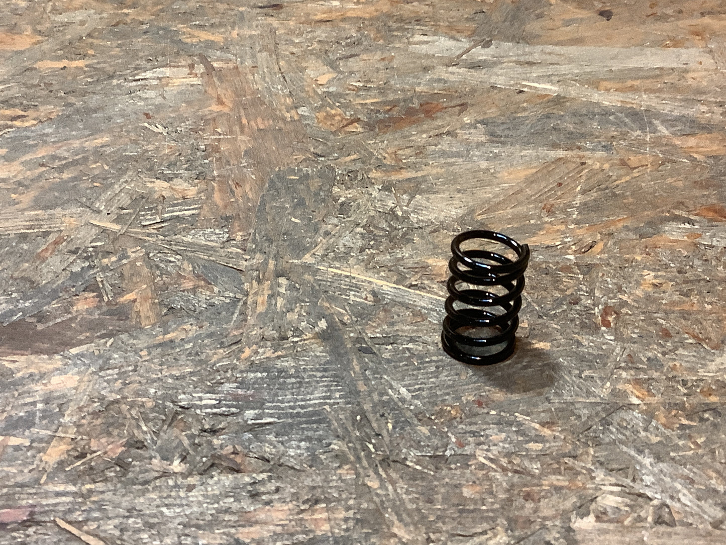 Mitsubishi Fuso Niederhaltefeder für vordere Bremsbacke Original NEU