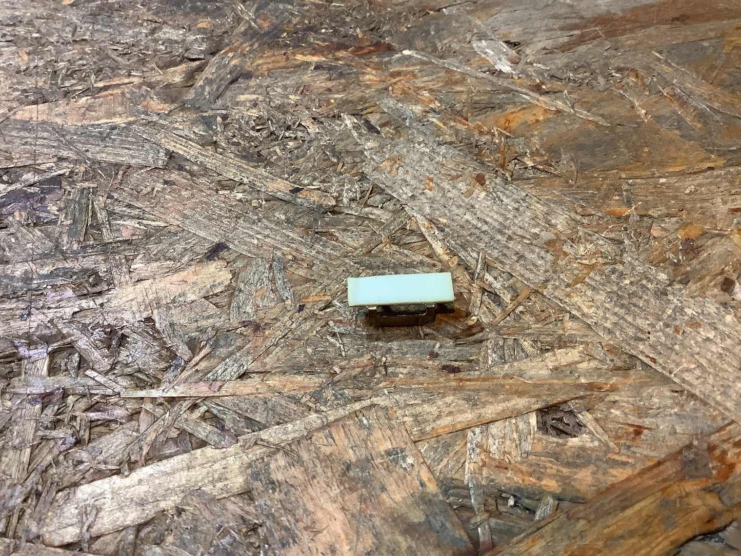 Chevrolet Cobalt Bj. 11-15 Befestigungssclip für die Dachleiste Original GM NEU