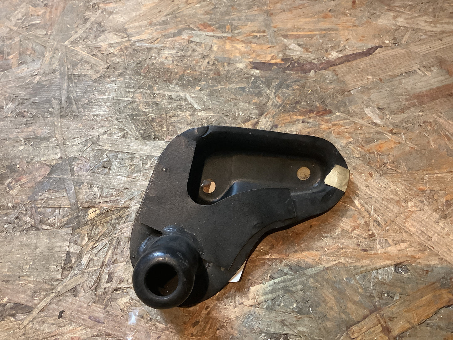 Audi 80 Nj. 72-76, VW Passat Bj. 73-77 Federhalter vorn Original VW NEU