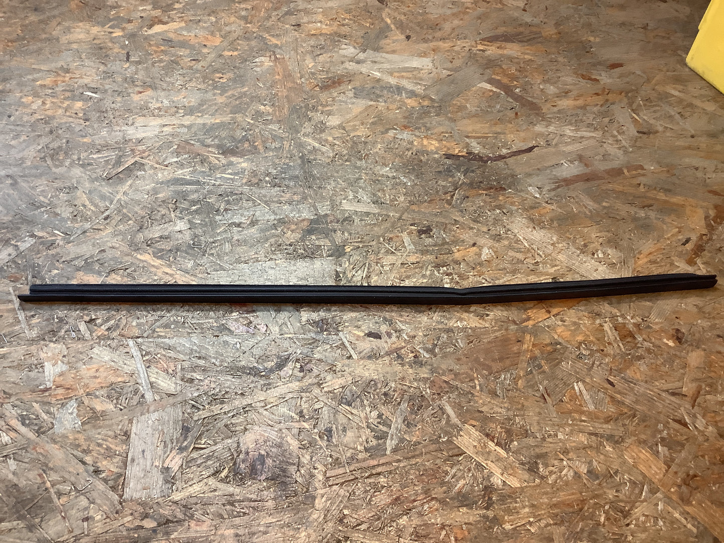 Ford Fiesta, Bj. 76-89 (AX) Abdichtung, Fensterschacht Original Ford NEU