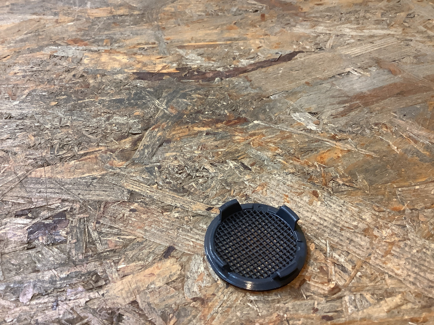 Mitsubishi Colt Europe Z34A Zierleiste, Ziergitter, Türlautsprecher vorn Original Mitsubishi NEU