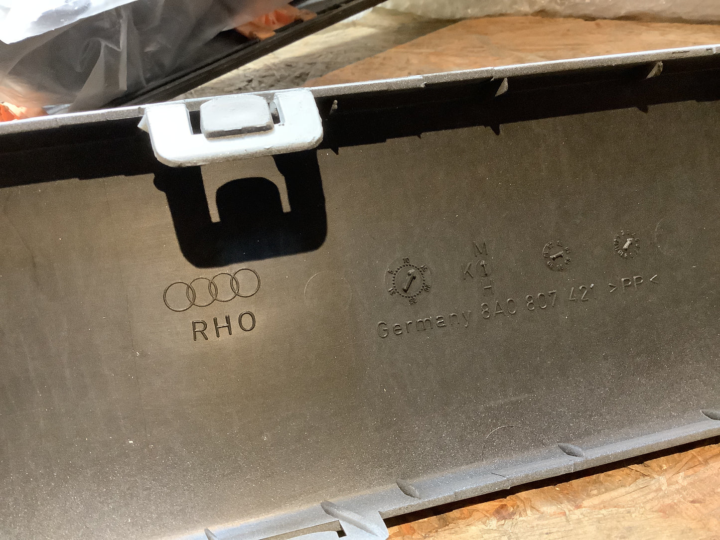 Audi 80/B4 Leiste Stoßstange hinten links Original VW NEU