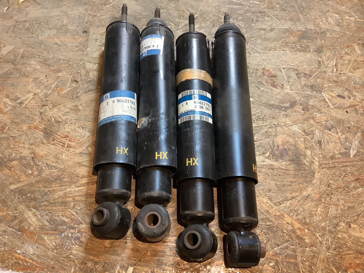 Omega A/B Caravan Stoßdämpfer hinten Satz Original GM NEU