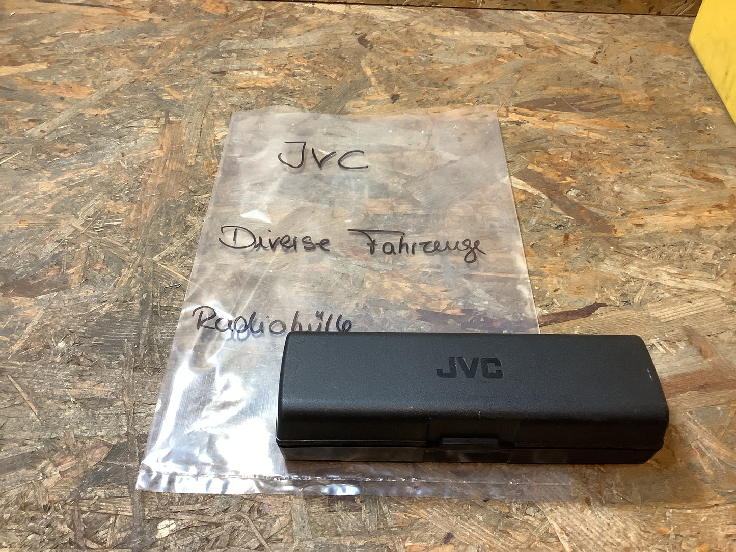 Diverse Fahrzeuge Radiohülle Original JVC NEU