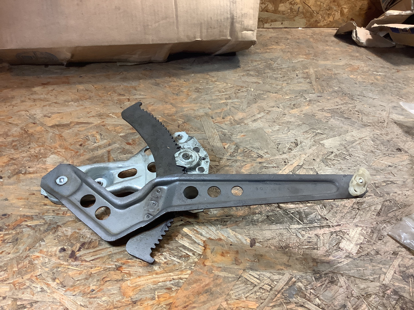 Ascona C Fensterheber hinten links Original GM NEU