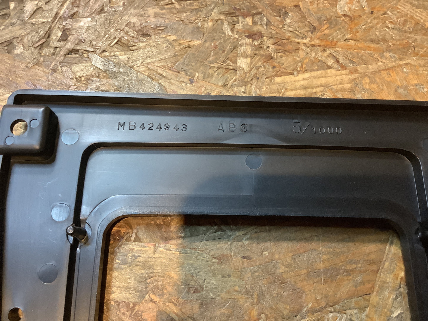 Mitsubishi Lancer Wagon, C11V, Bj. 85-92 Verkleidung, Schalthebel Original Mitsubishi Lancer Wagon NEU