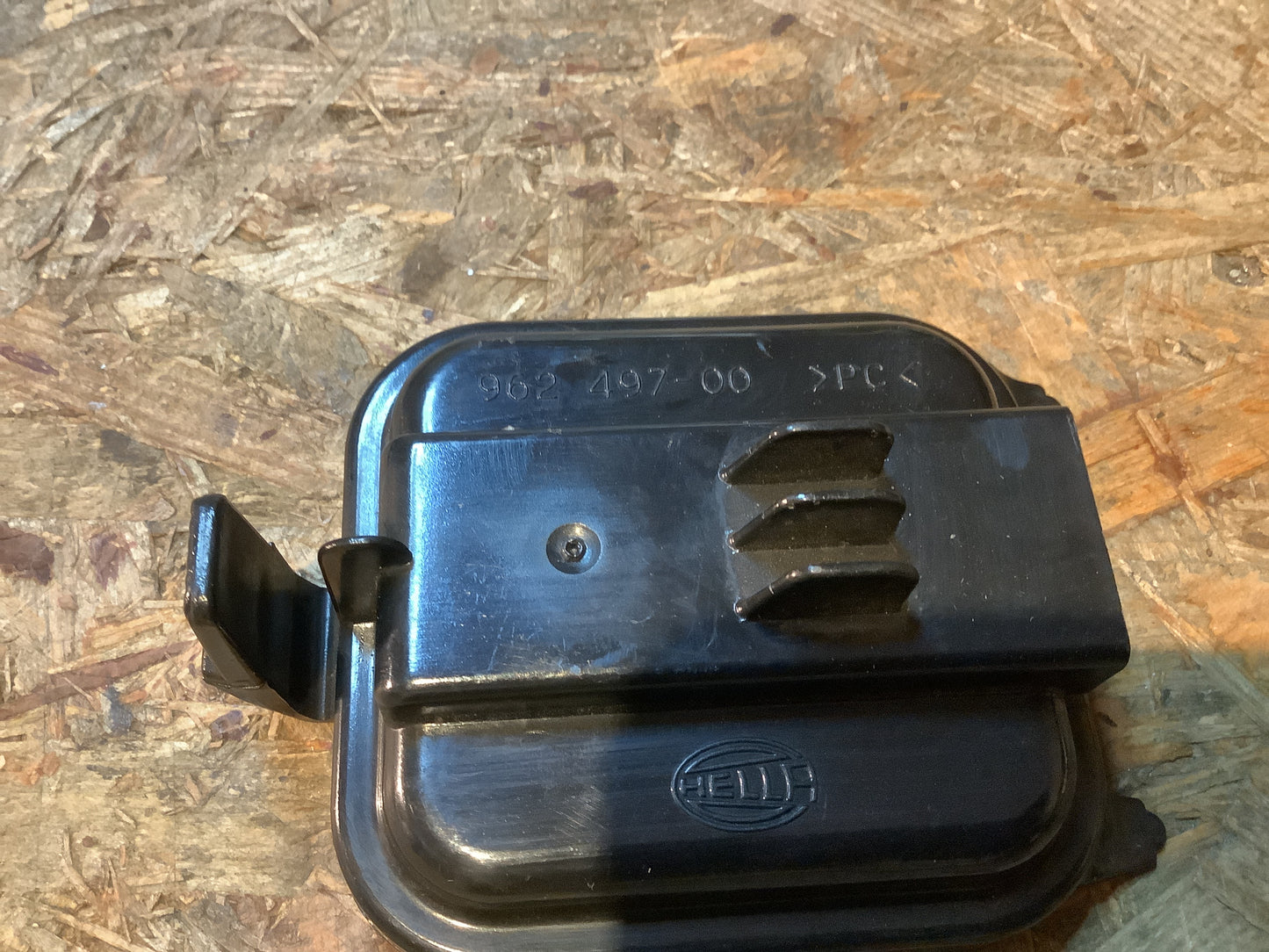 VW Polo 6N Abdeckklappe Scheinwerfer vorn rechts Original Hella NEU