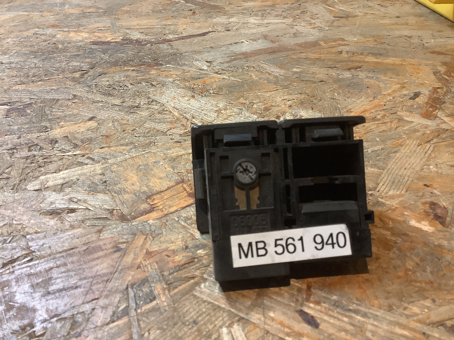 Mitsubishi Colt C50; Mitsubishi Lancer, C50 Warnblinkschalter Original Mitsubishi NEU