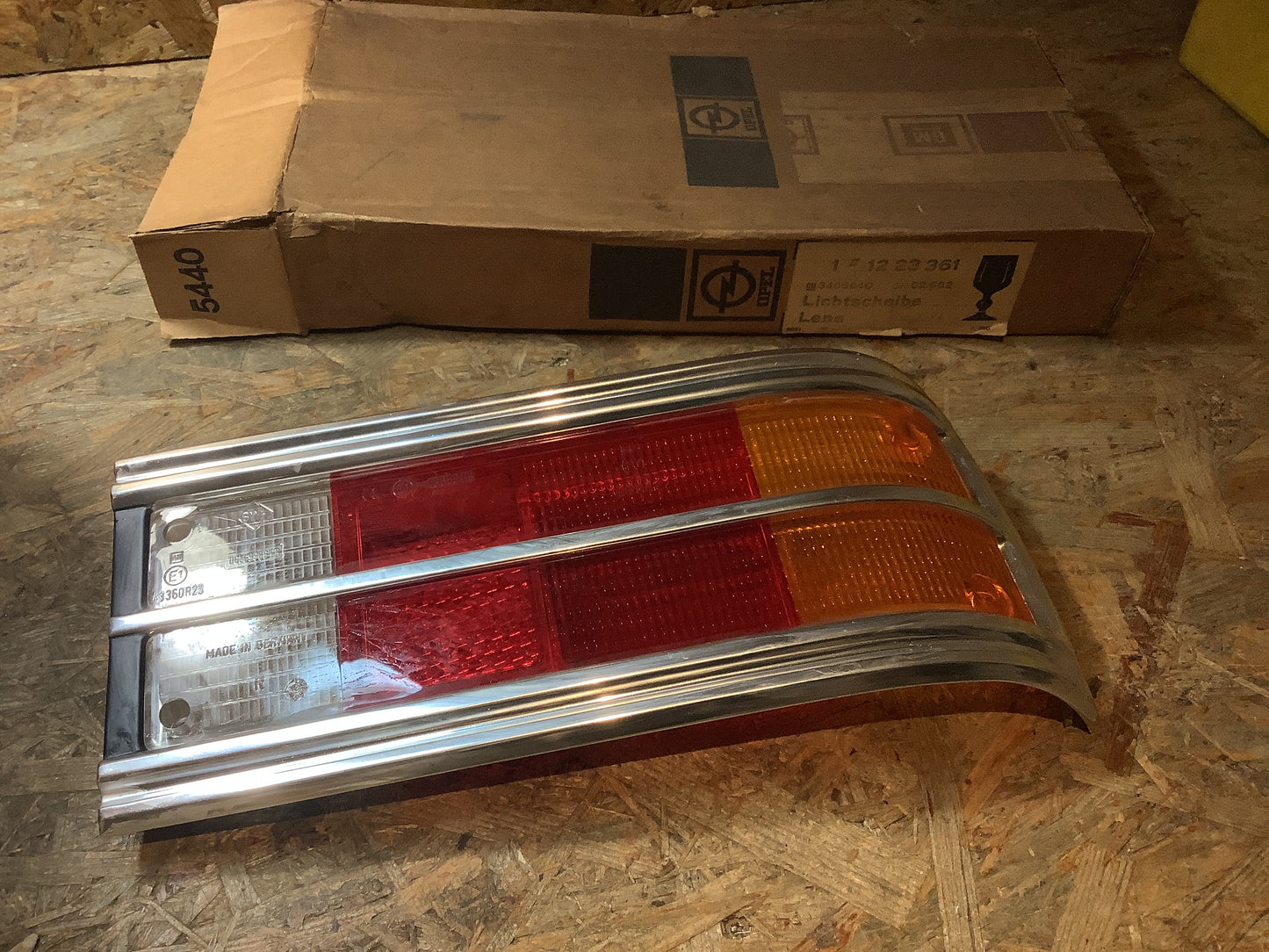 Opel Commodore B Bj.1972-77, Opel Rekord D Rücklichtglas rechts Original Opel NEU