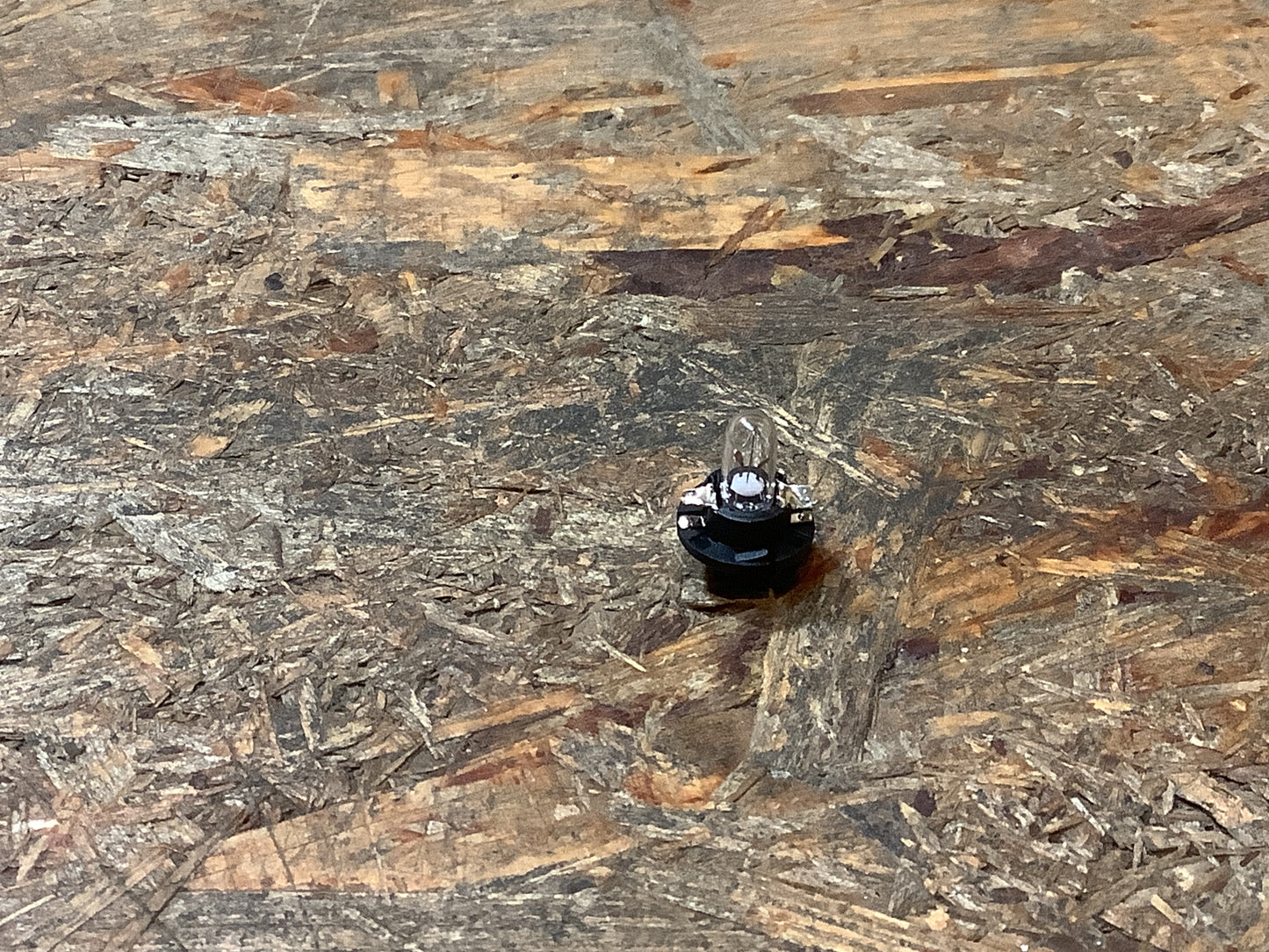 Mitsubishi Carisma Europe, DA1A Glühbirne an Uhr Original Mitsubishi NEU