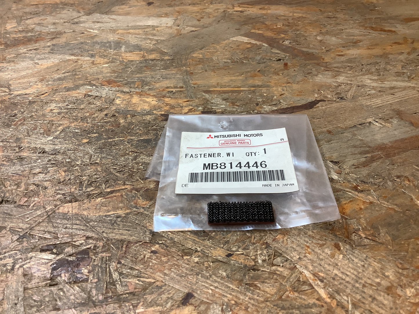 Mitsubishi Mirage Befestigungselement Windschutzscheibe Original Mitsubishi NEU