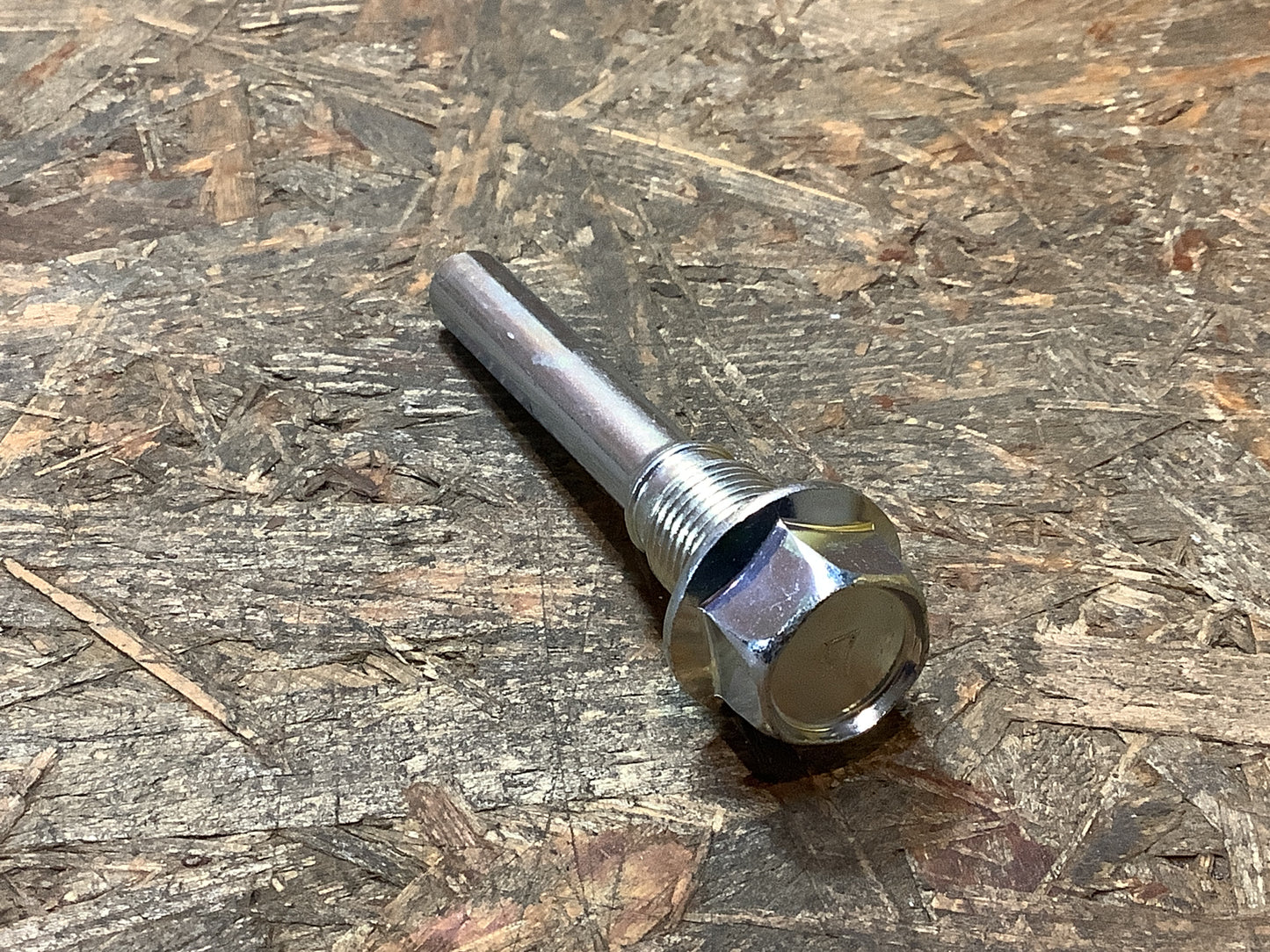 Mitsubishi Pajero Führungsbolten, Bremssattel Original Mitsubishi NEU