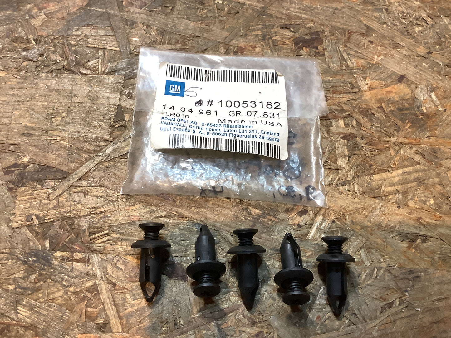 Modell unbekannt Spreizniete an Stoßstange Satz Original GM NEU