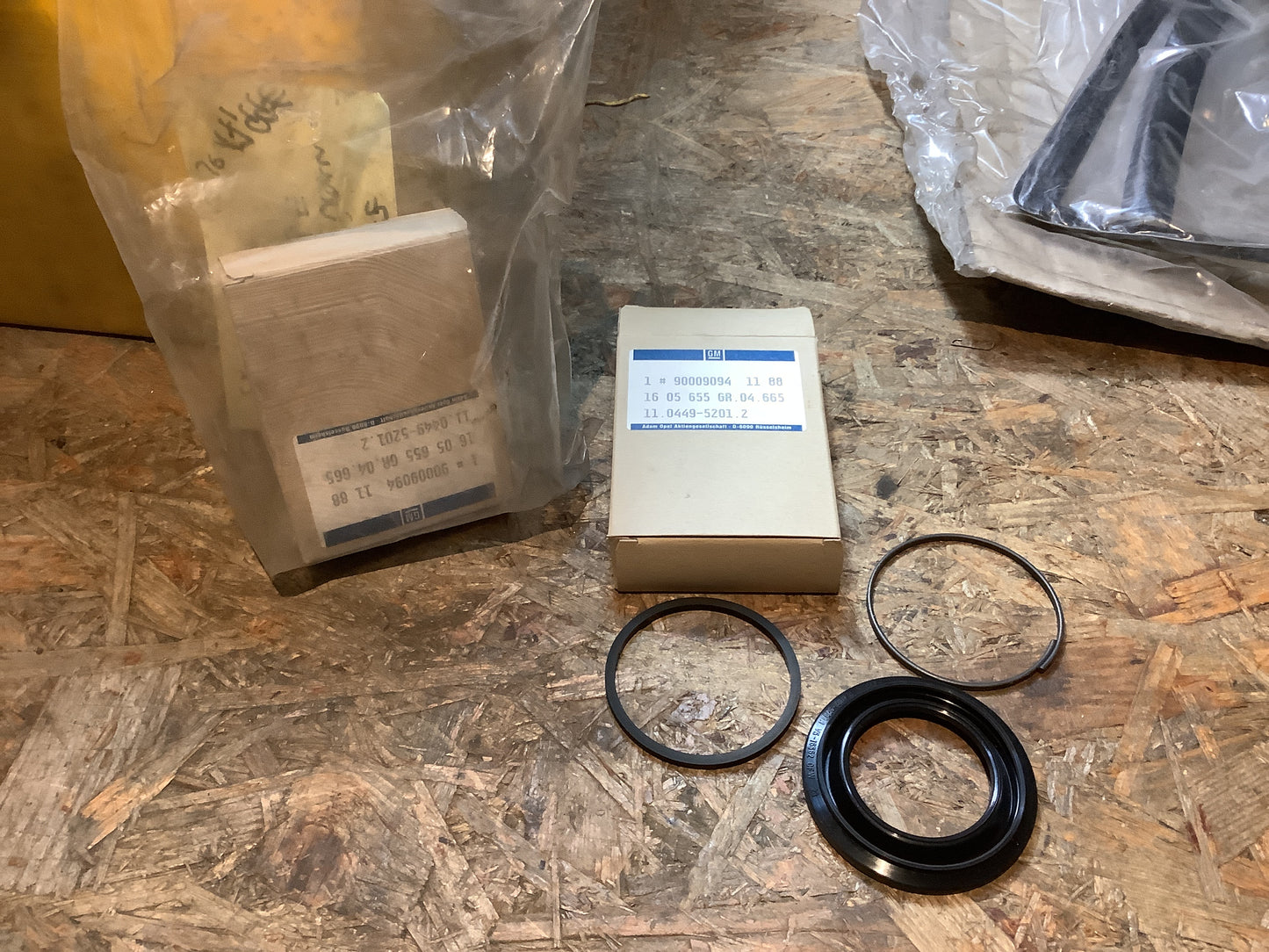 Opel Rekord E Dichtungssatz Bremssattel vorn Original GM NEU