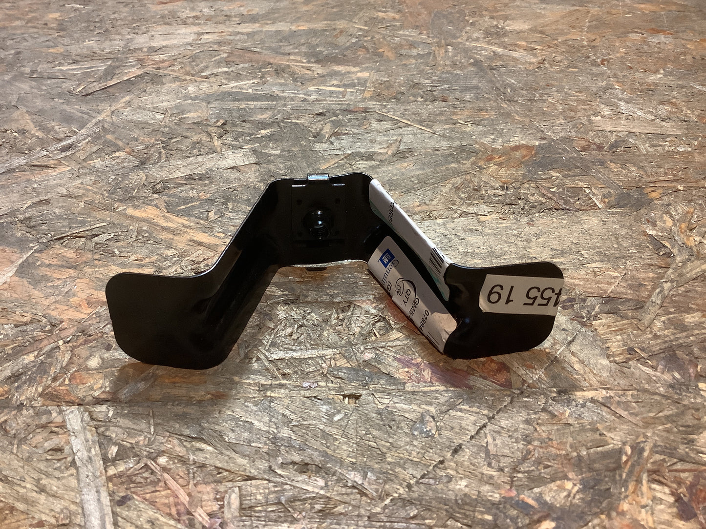 Kotflügelhalterung vorne rechts Original GM NEU