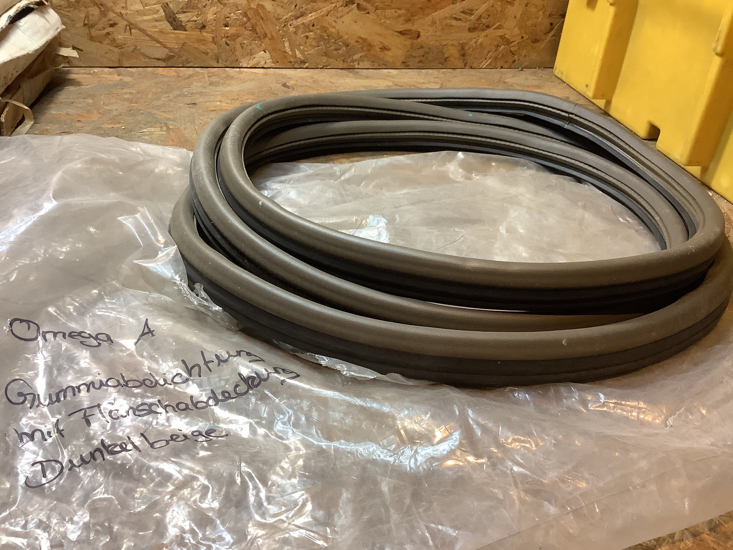 Omega A Gummiabdichtung mit Flanschabdeckung, Dunkelbeige Original GM NEU