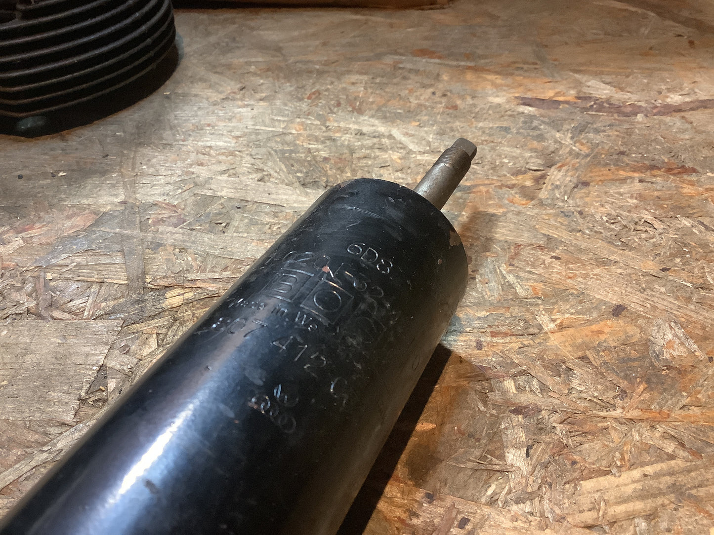 VW Käfer 1302/1303 bis 1973 Stoßdämpfer Original VW NEU