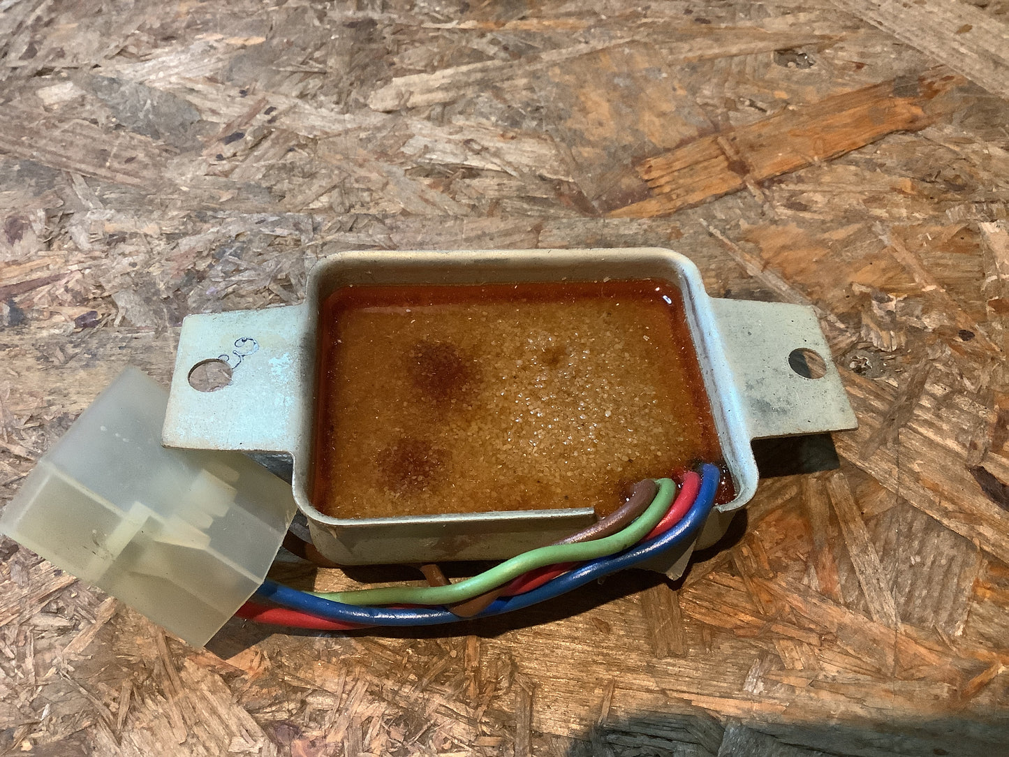 Audi 100 C2/C1, Audi 80 B1/B2 Lichtmaschienenregler Original VW NEU