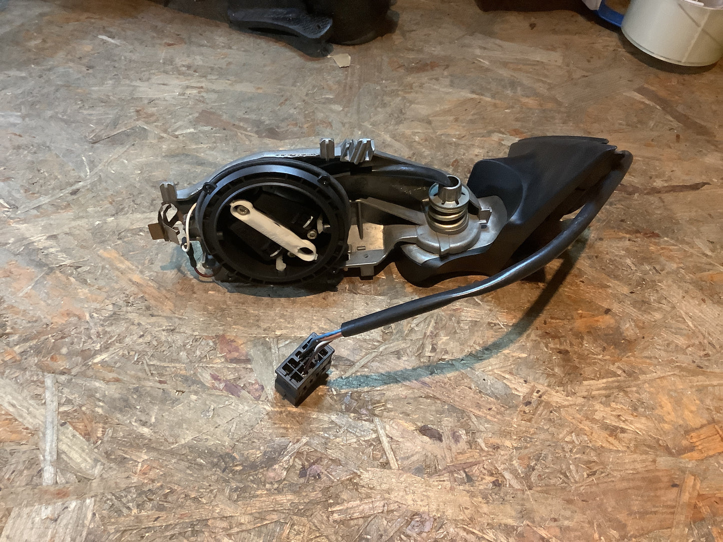 VW Passat 3B Spiegelgehäuse links Original VW NEU