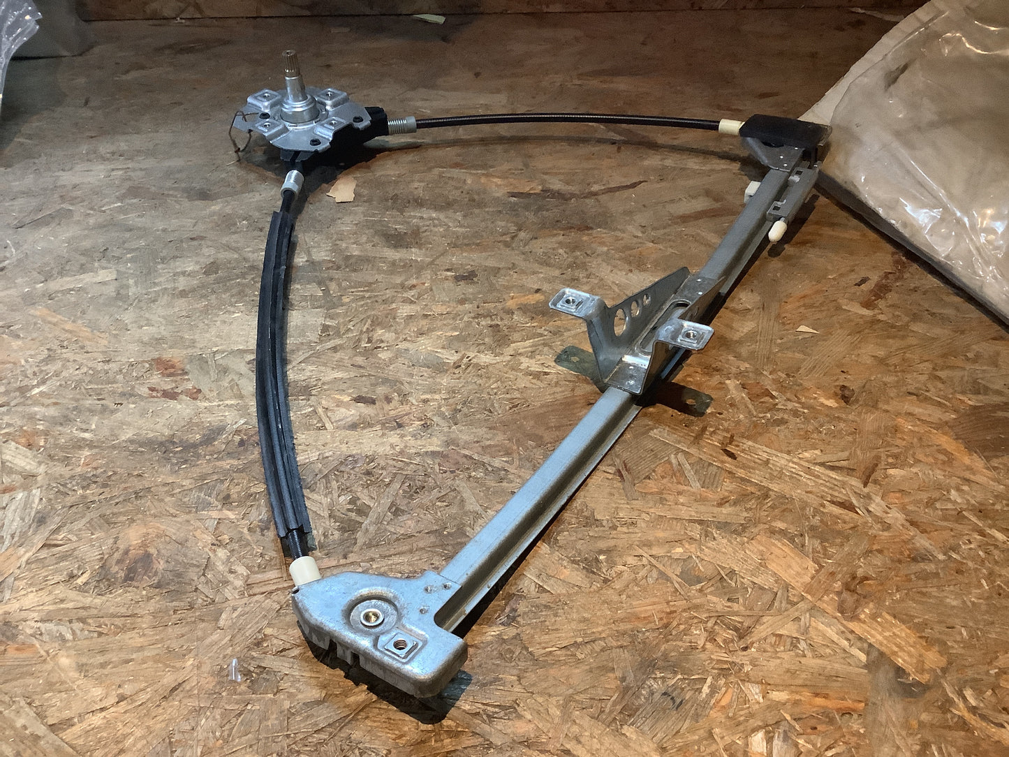 Audi 80 B4 Bj. 09.91-01.95 Fensterheber vorn links Original VW NEU