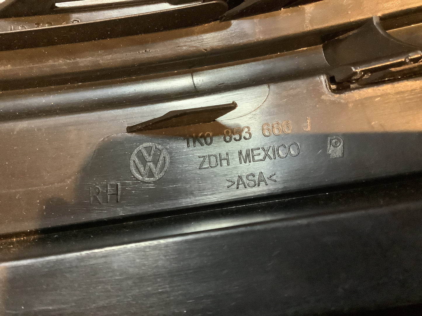 VW Golf V / Jetta V Lüftungsgitter Stoßfänger rechts Original VW NEU