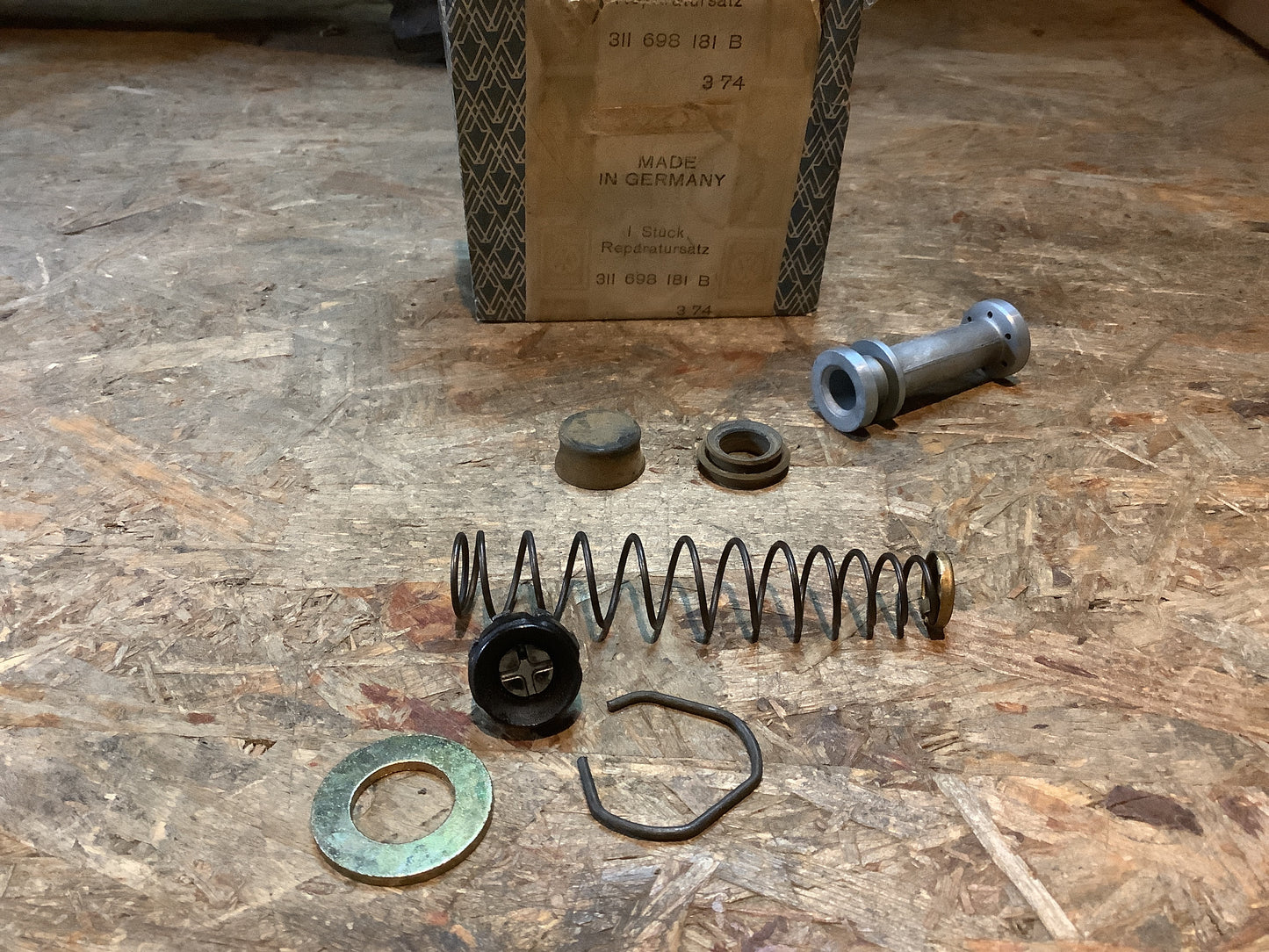 VW Typ 3 Hauptbremszylinder Reperatursatz Original VW NEU