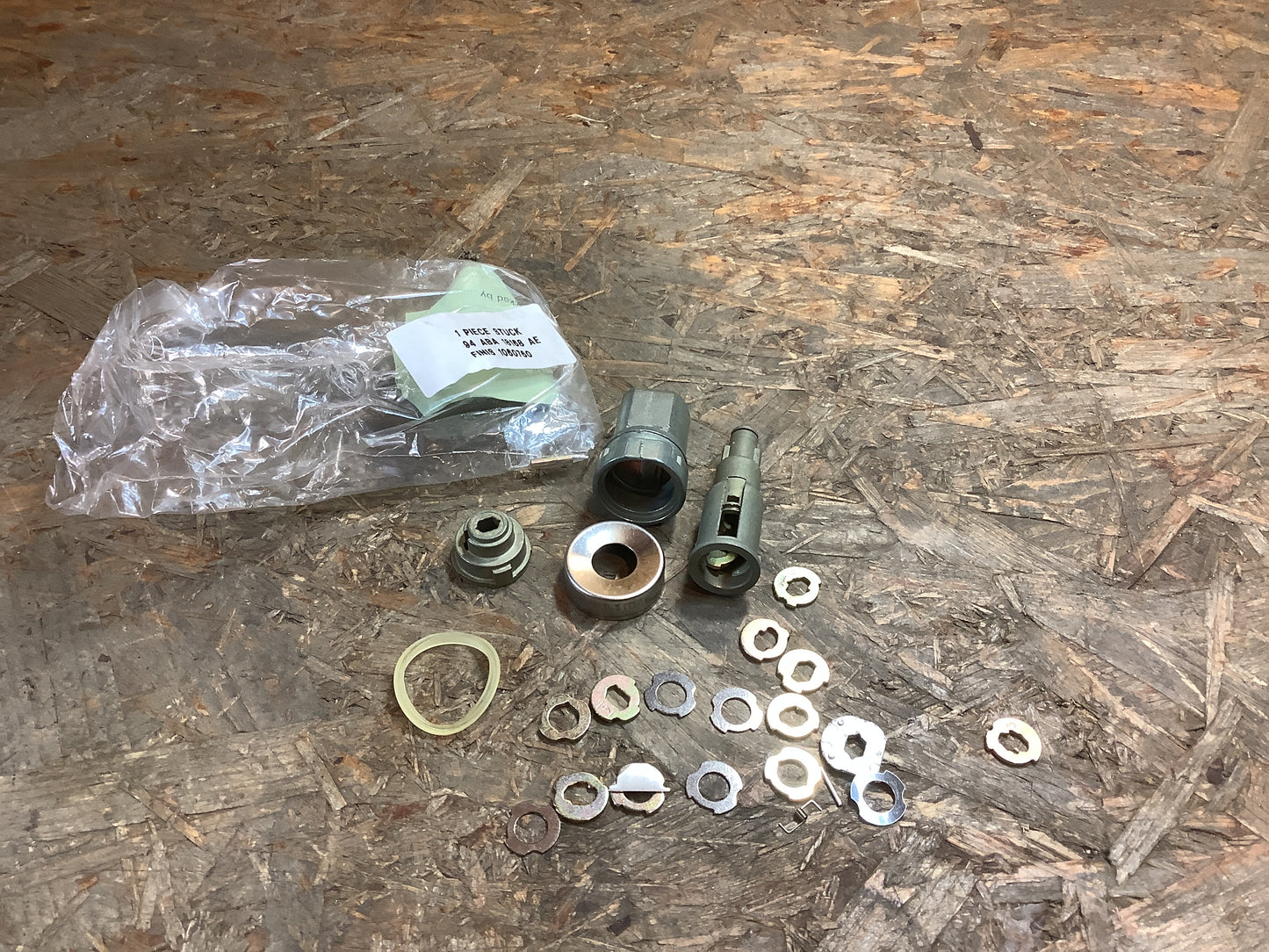 Ford Fiesta, Escort, Transit Einbausatz/Tankdeckel Original Ford NEU