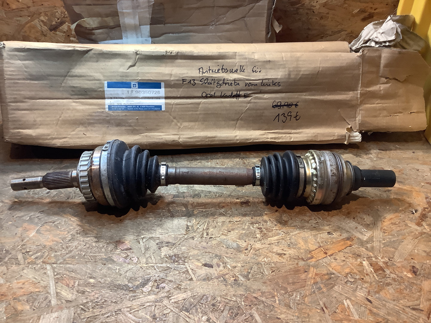 Kadett E Antriebswelle für F13 Schaltgetriebe vorn links Original GM NEU