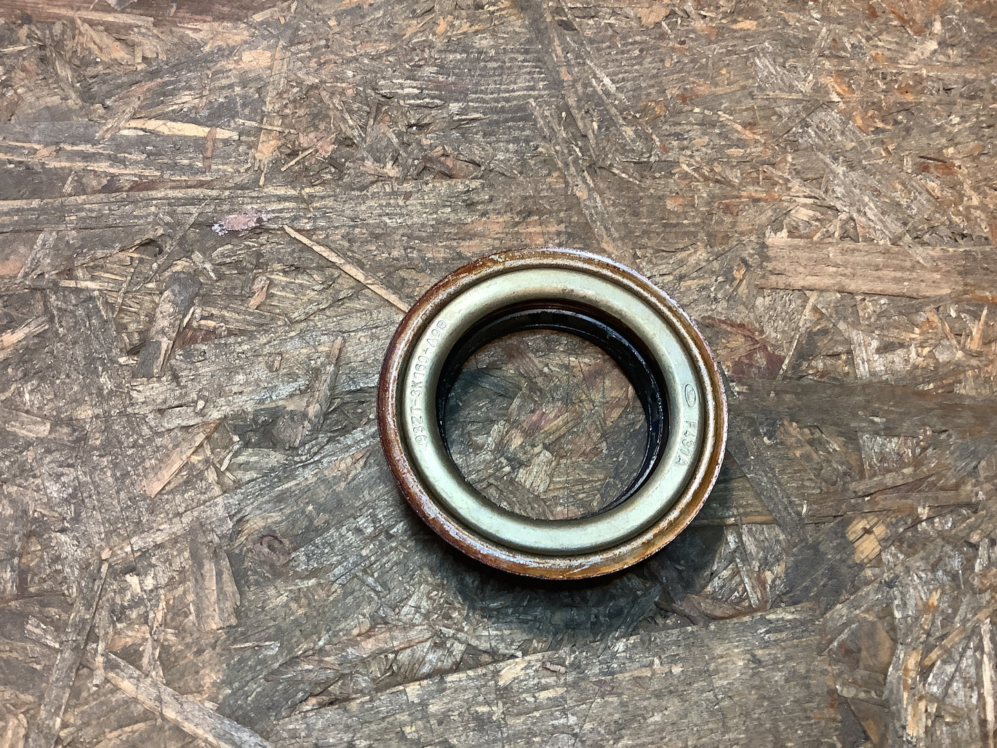 Ford Focus 1,2,3; Ford Mondeo 2,3,4 Wellendichtring Differential Original Ford NEU