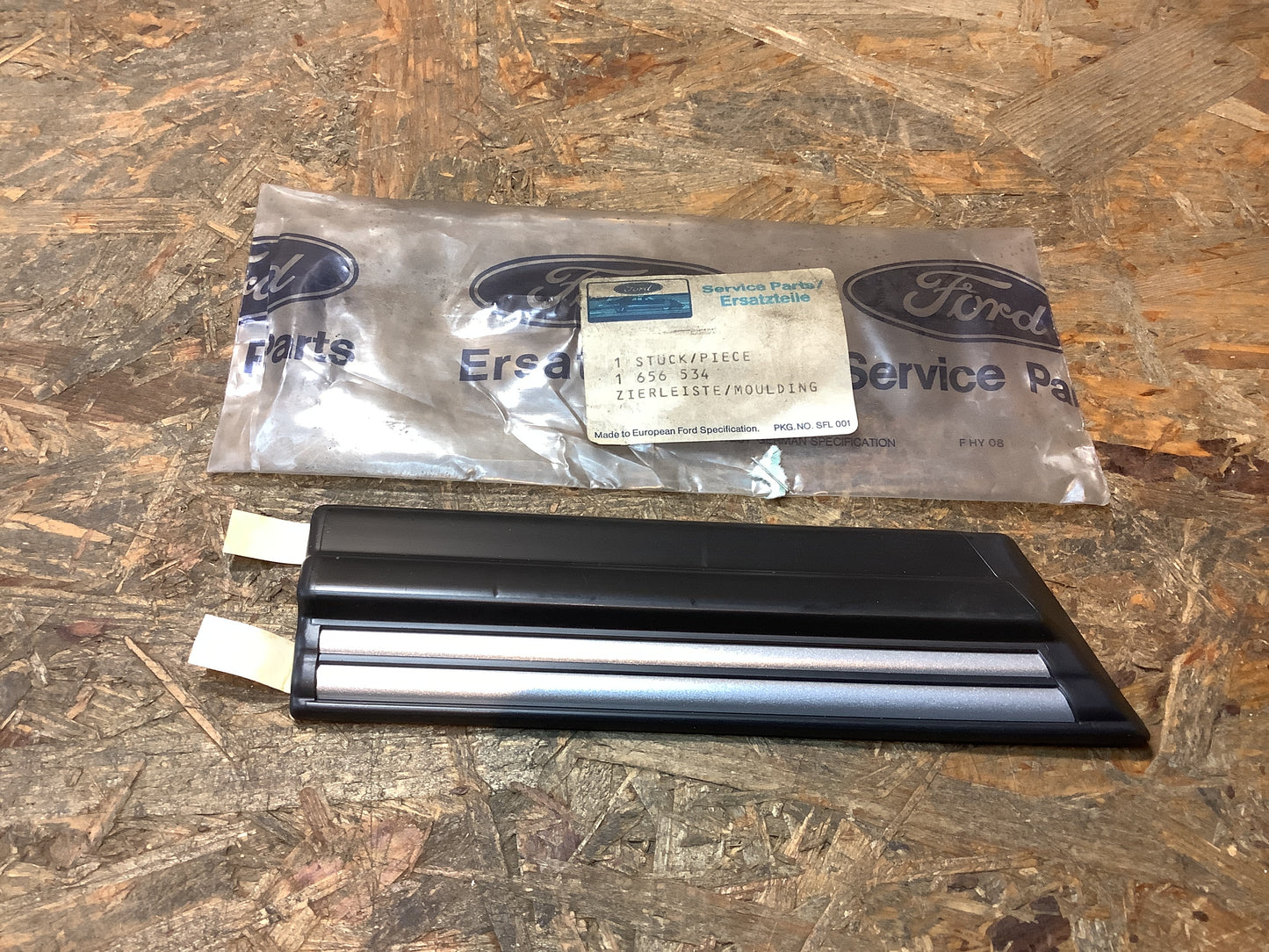 Ford Escort, Bj. 86-90(DA); Ford Orion, Bj. 86-90(DA) Zierleiste, (selbstklebend) grau-weiß Original Ford NEU