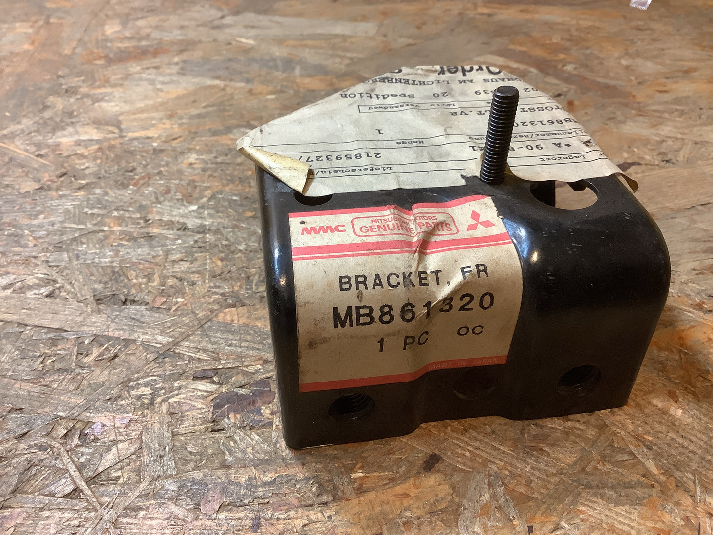 Mitsubishi Space Runner Halter Stoßfänger Original Mitsubishi NEU