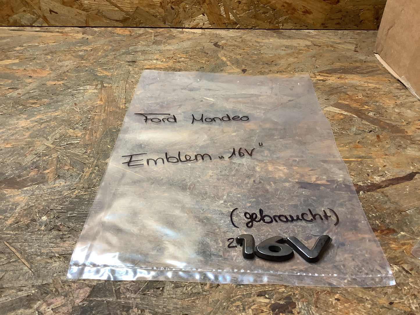 Emblem „16V“ Original Ford GEBRAUCHT