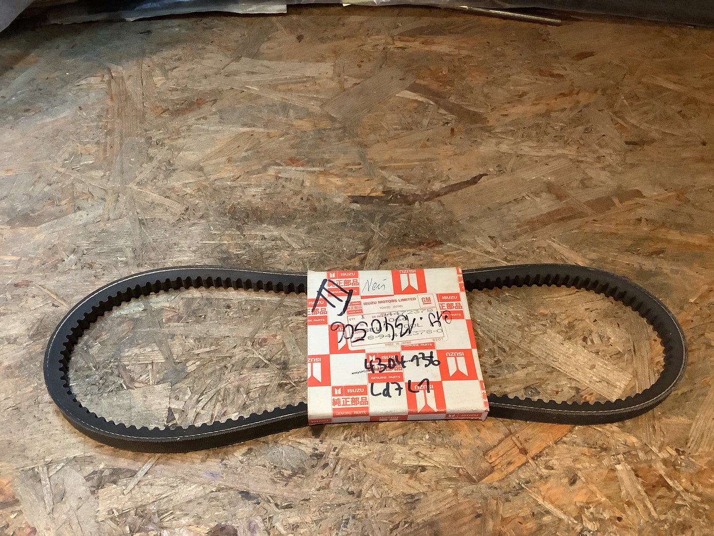 Opel Campo, Kadett E, Vectra A Kailrippenriemen Original Isuzu NEU