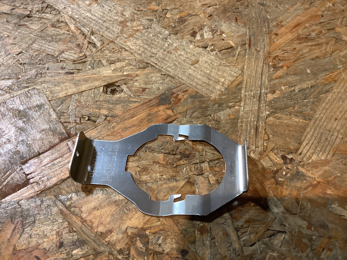 Mitsubishi Colt Türschloss-Rosette Original Mitsubishi NEU