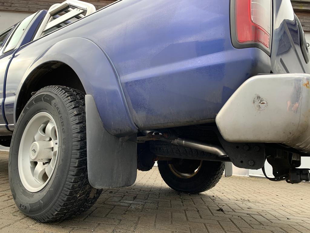 Nissan NP300 Pickup 4WD - D22 Endschalldämpfer - 1x55 Typ 26 (seitlicher Ausgang)