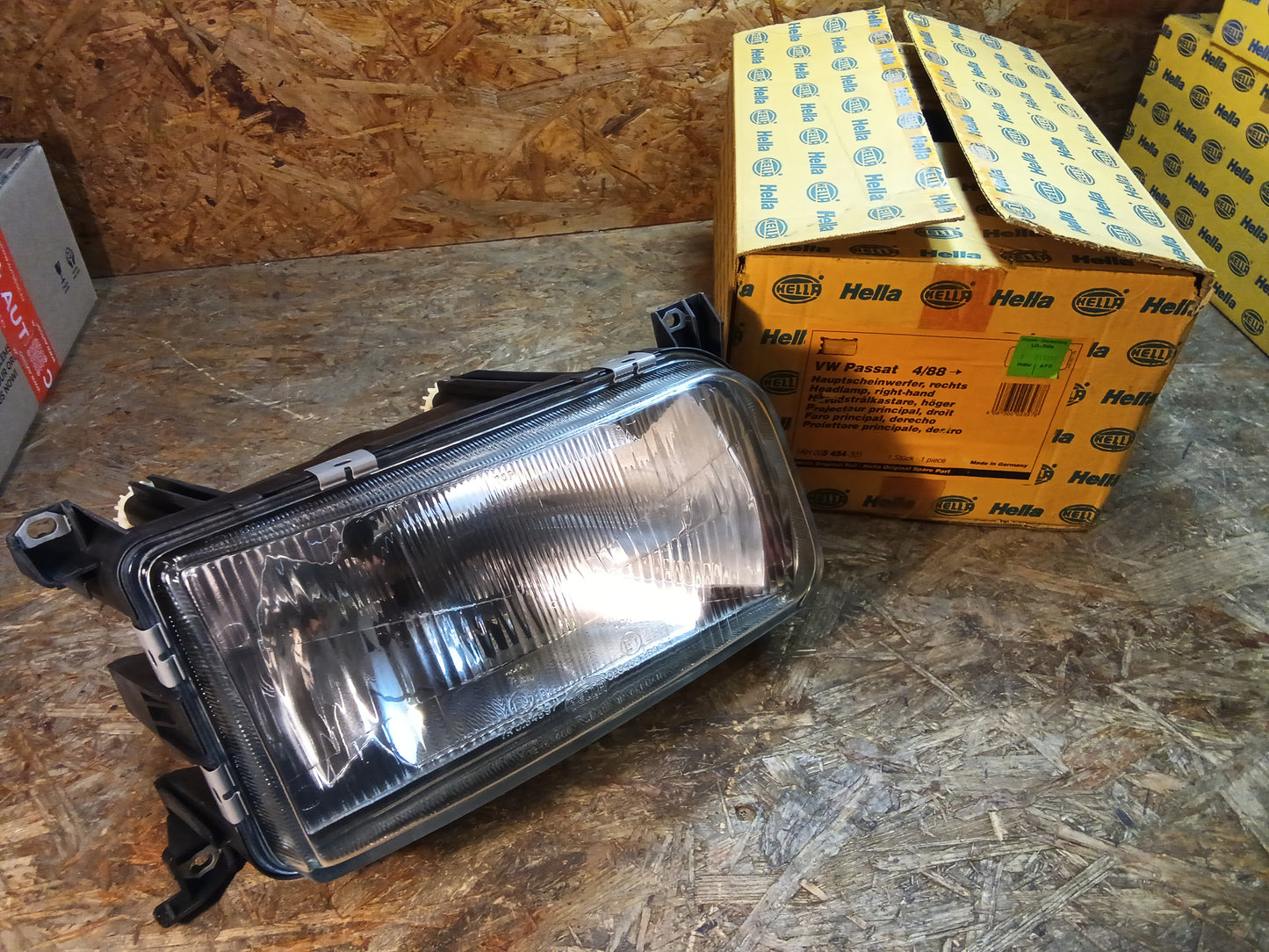 VW Passat 04/88-.. Hauptscheinwerfer rechts original Hella NEU