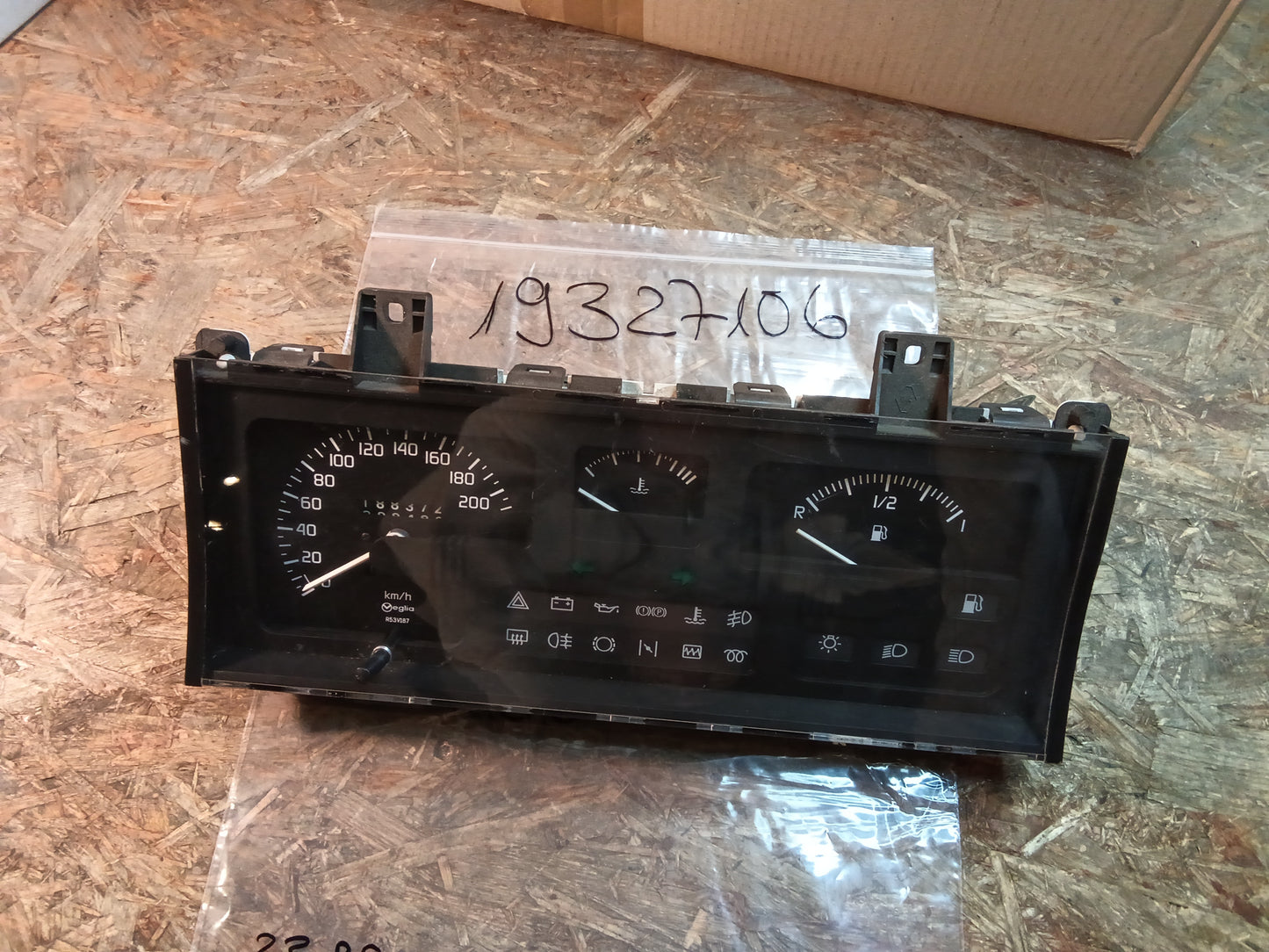 Renault 19 ll B/C53_1.4 Instrumententafel Tacho original Renault GEBRAUCHT MIT LEICHTEN GEBRAUCHSSPUREN