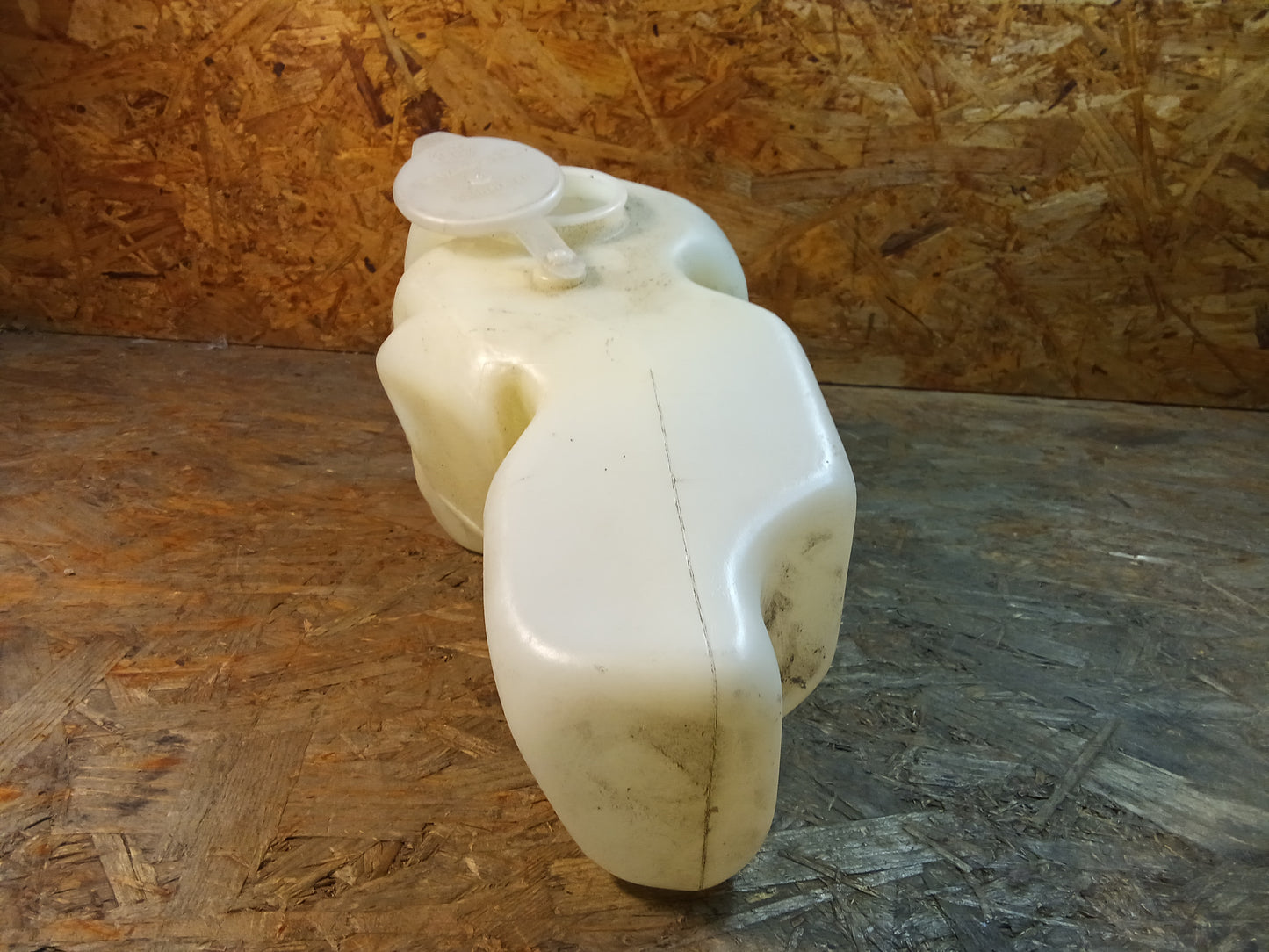 Kadett E bj 86 Waschwasserbehälter original GM NEU