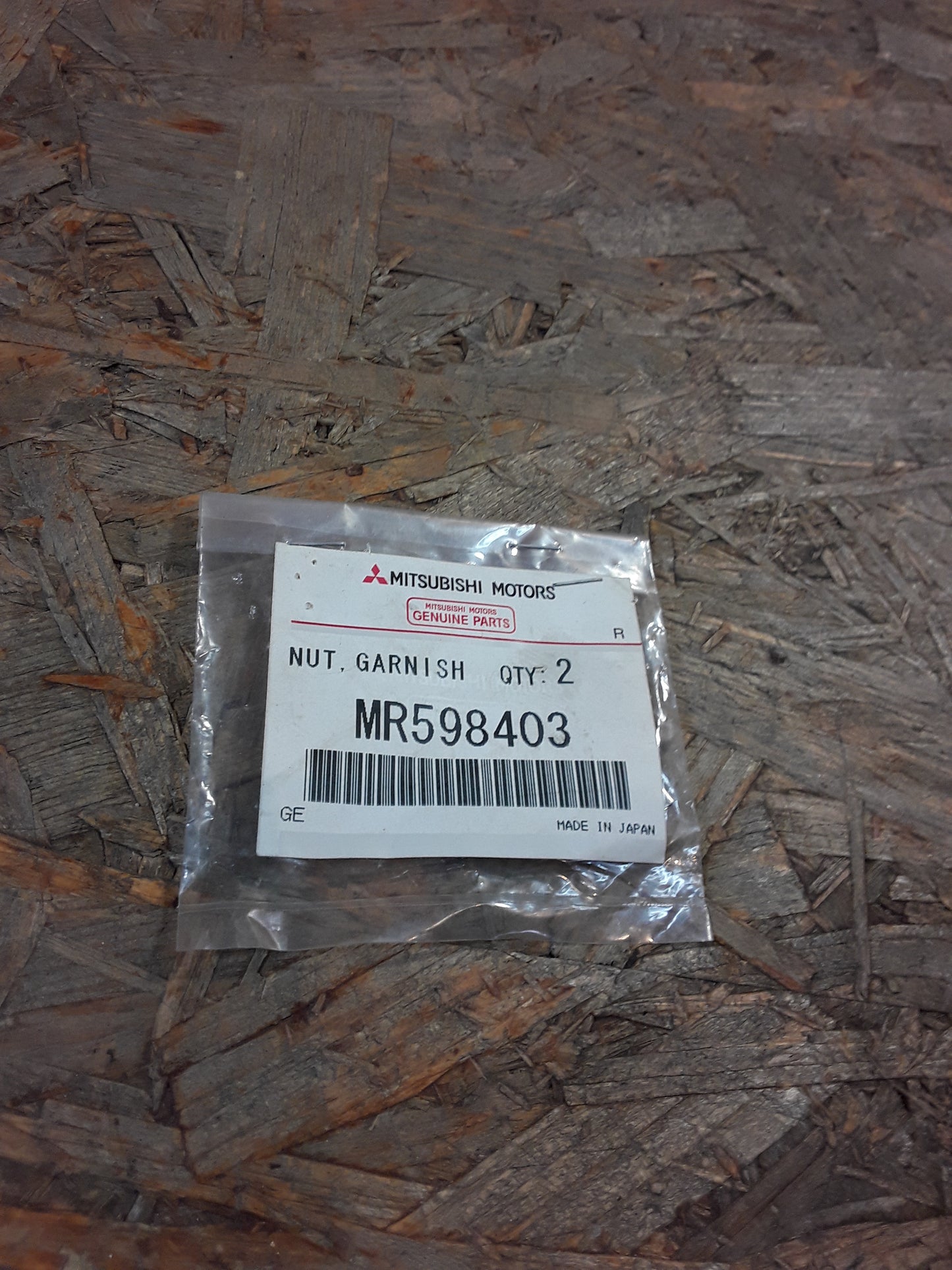 Mitsubishi Clip/ Nut Hintertürverzierung original