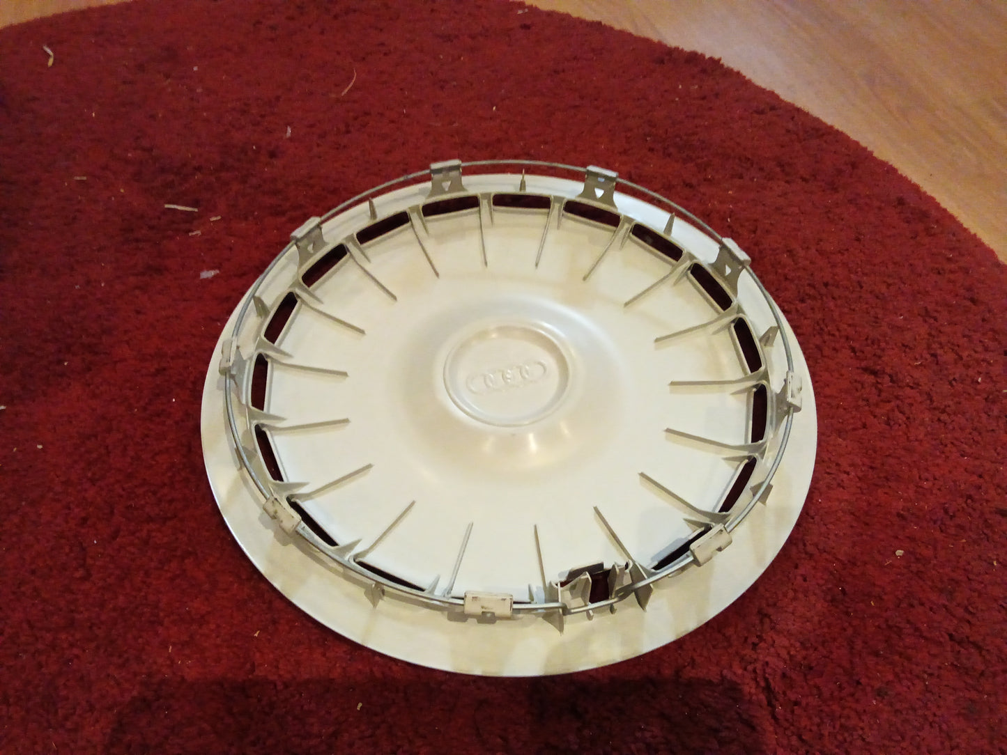 Audi 80 B4, 100 C4 Radkappe 15 Zoll original Audi NEU mit leichten Lagerspuren