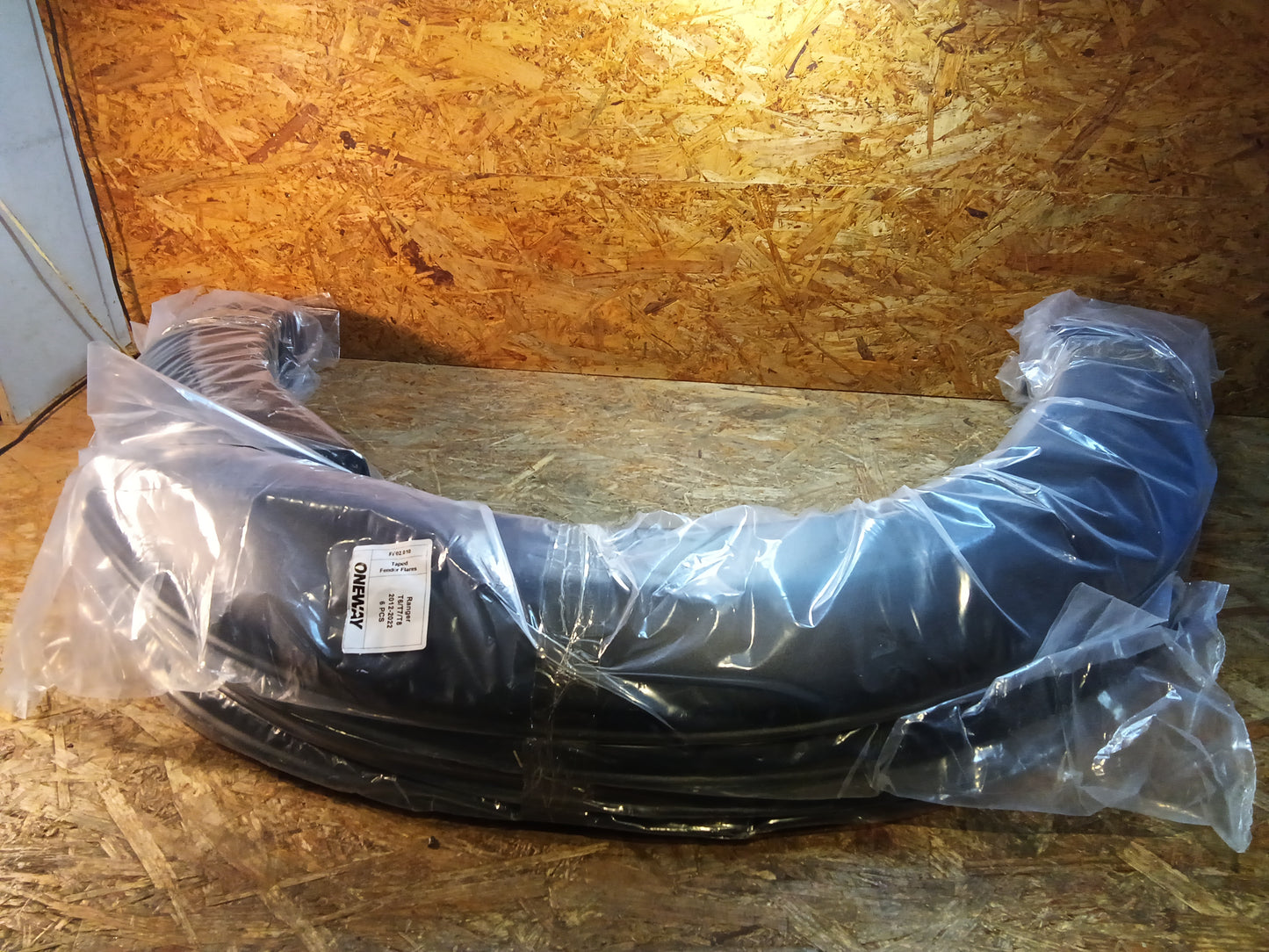 Oneway Satz Kotflügelverbreiterungen passend für Ford Ranger T6/T7/T8 2012-2022 (Geklebt) - Mattschwarz
