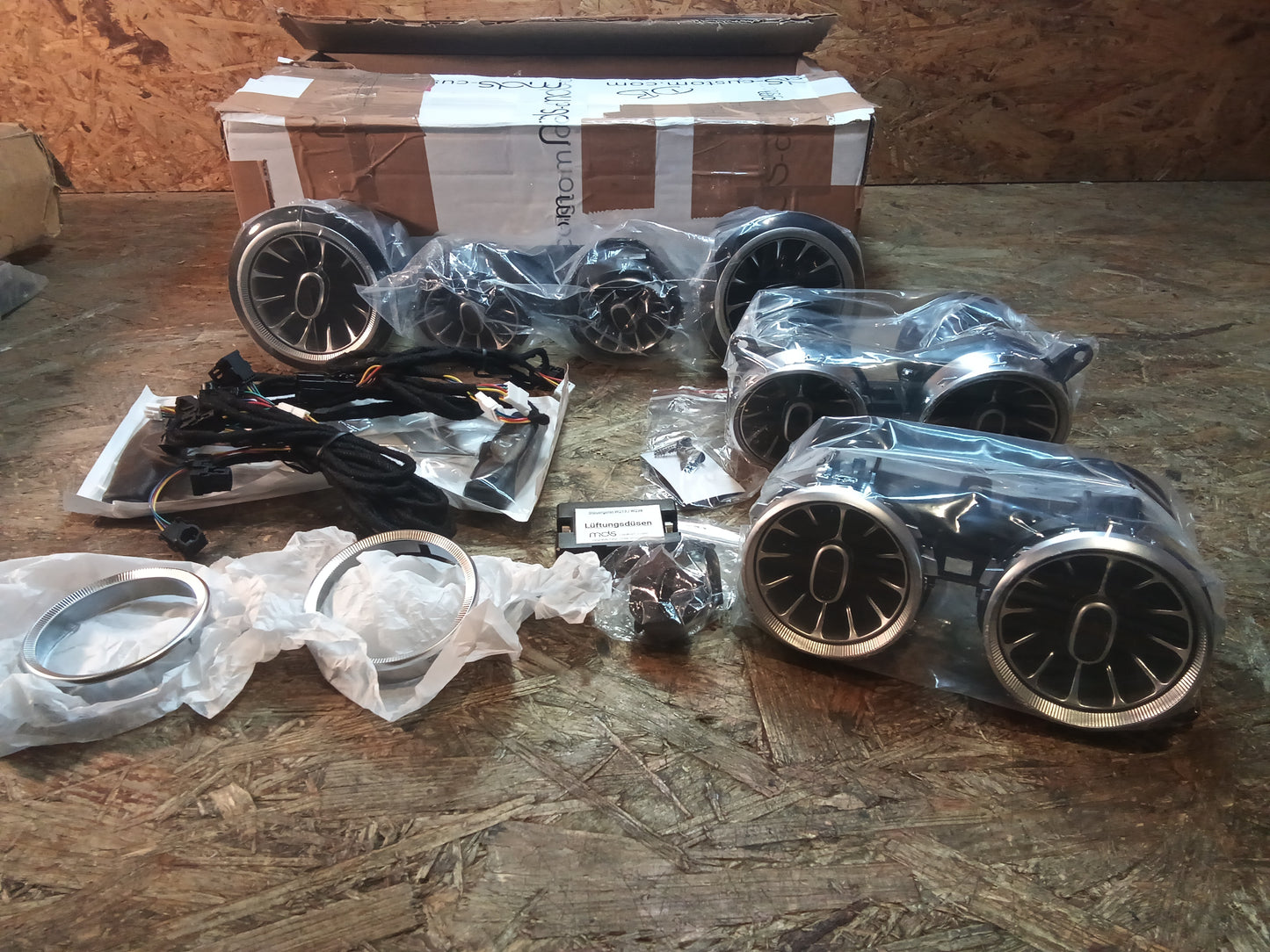 Mercedes W213 Lüftungsdüsen mit Ambientebeleuchtung – Nachrüstsatz für Mercedes E-Klasse