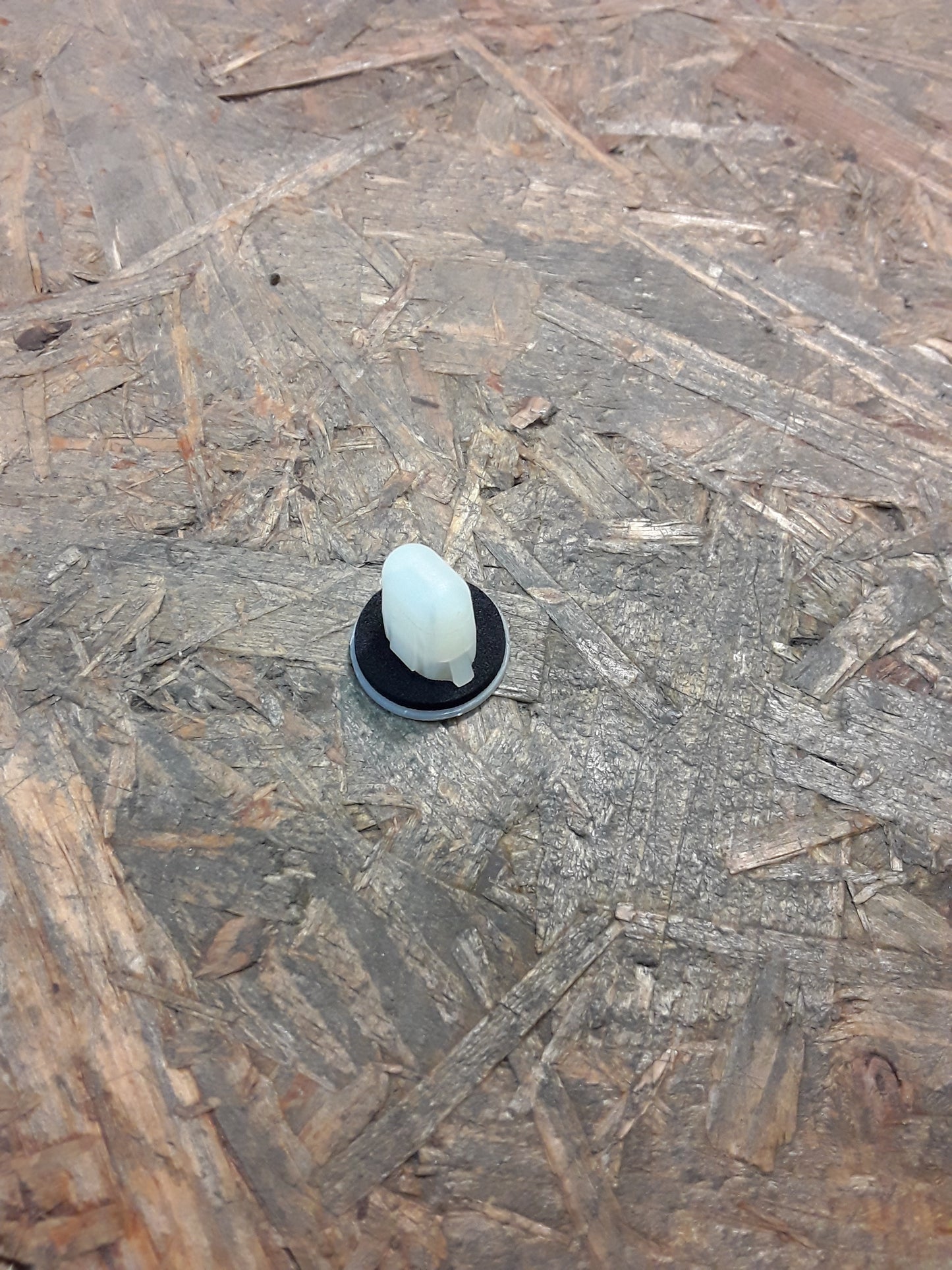 Mitsubishi Colt Europe Z32A Clip an Heckleuchte original Mitsubishi NEU