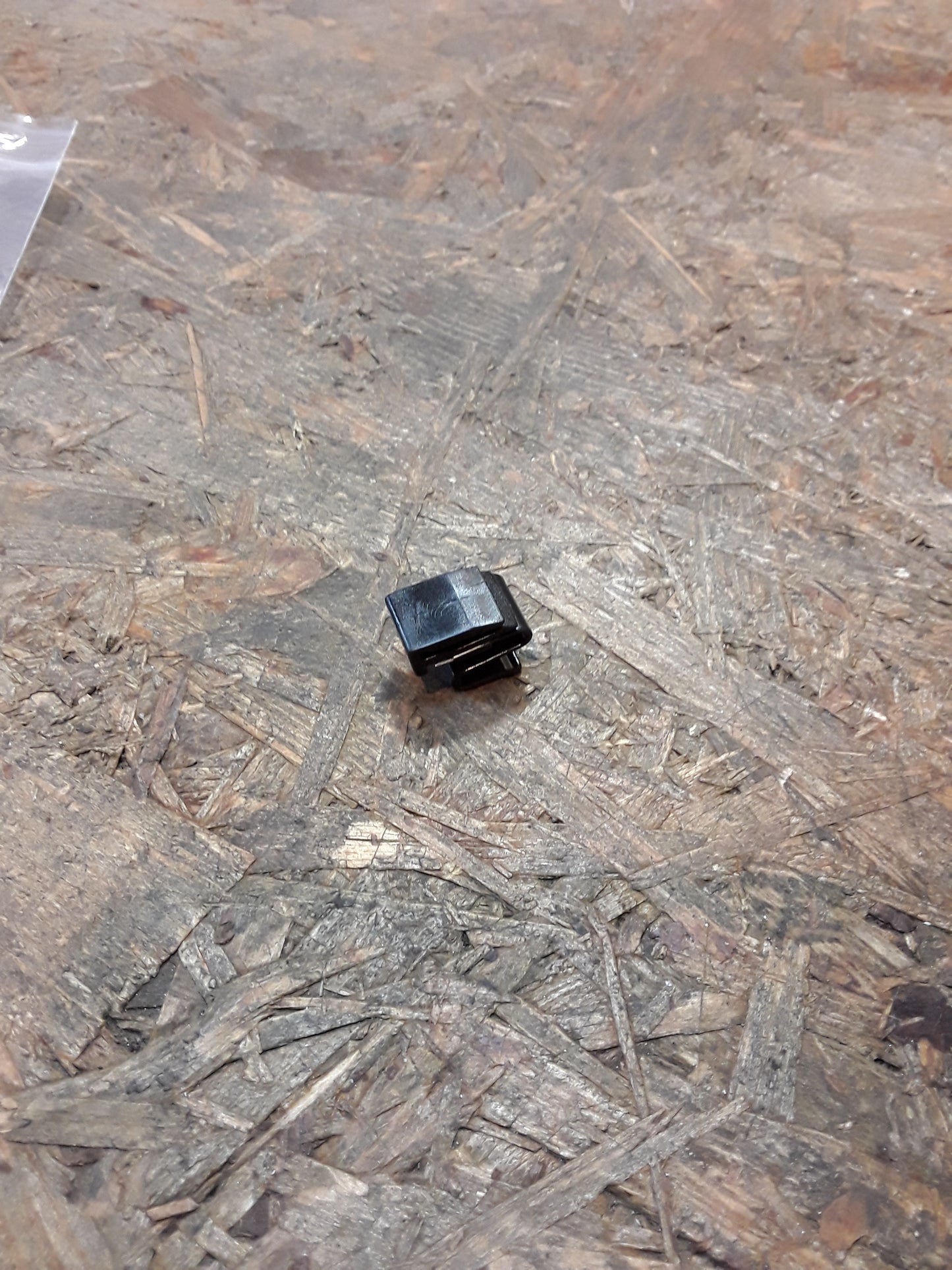Mitsubishi Carisma/ Mitsubishi Space Star Clip Tankdeckel original Mitsubishi NEU