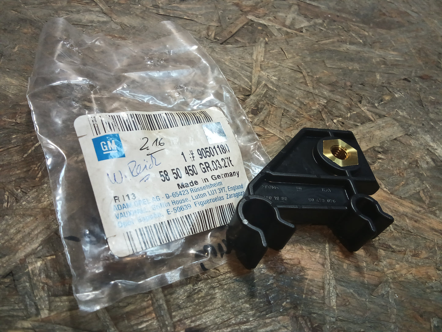 Omega B Halter Kraftstoffleitung original GM NEU