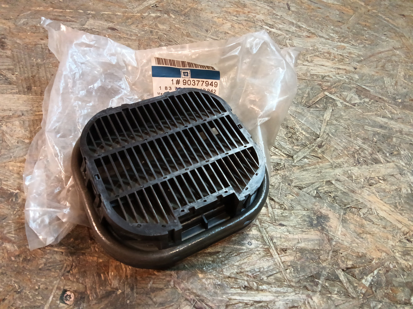 Omega A/B Senator B Entlüftungseinsatz Seitenwand original GM NEU