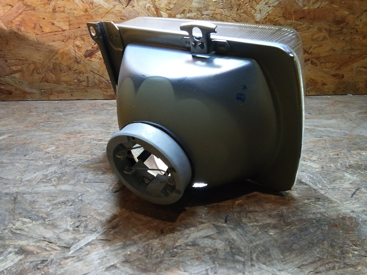 VW Passat 11/80-03/88 Reflektor mit Streuscheibe original Hella NEU